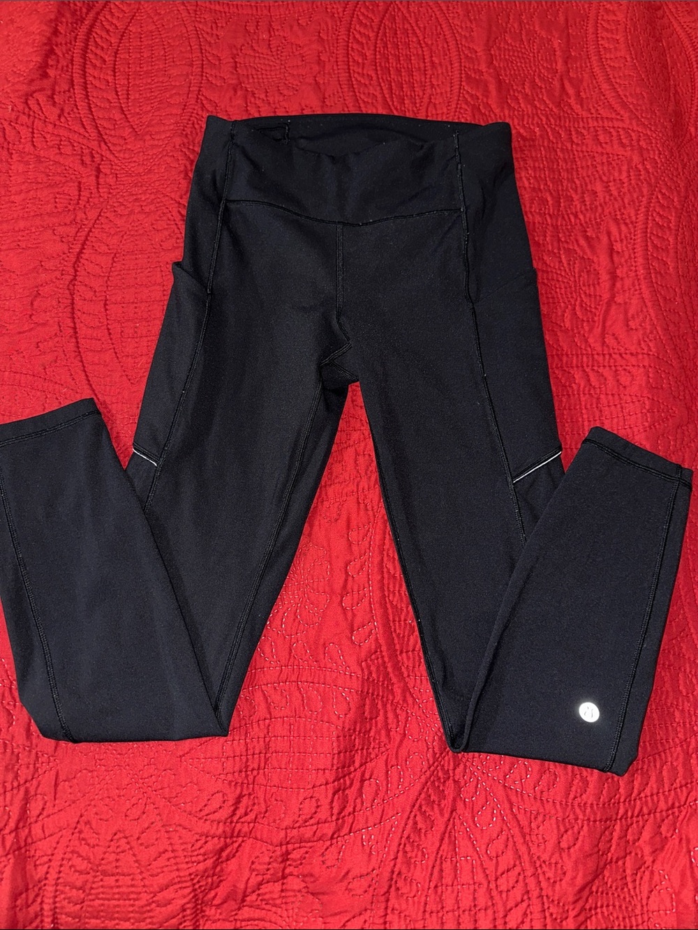 lululemon Speed Up Tight size 4 leggings side pockets back zippered pocket